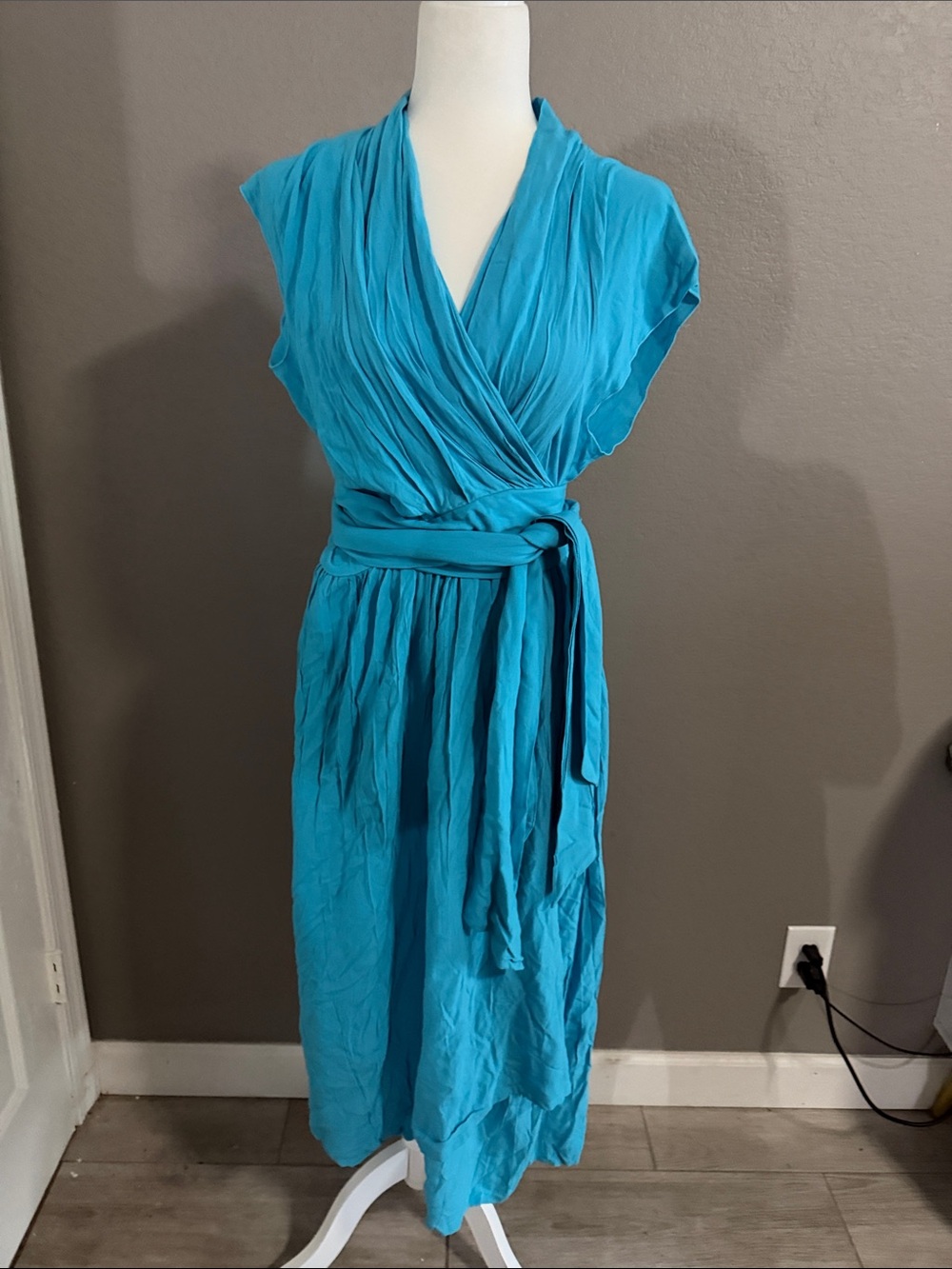 Sleeveless Turquoise Wrap Midi Dress with Defined Waist